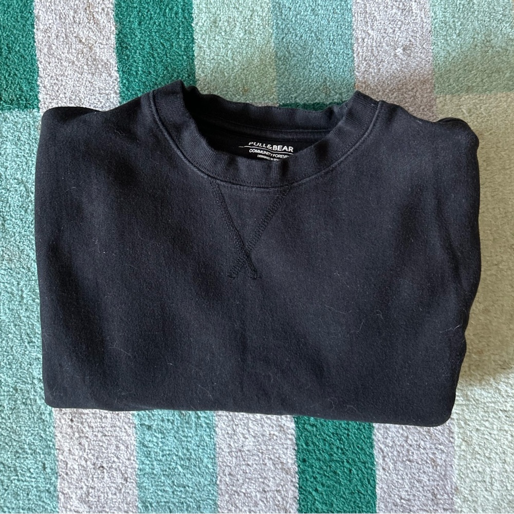 Pull&Bear Men's Black Sweater - size large